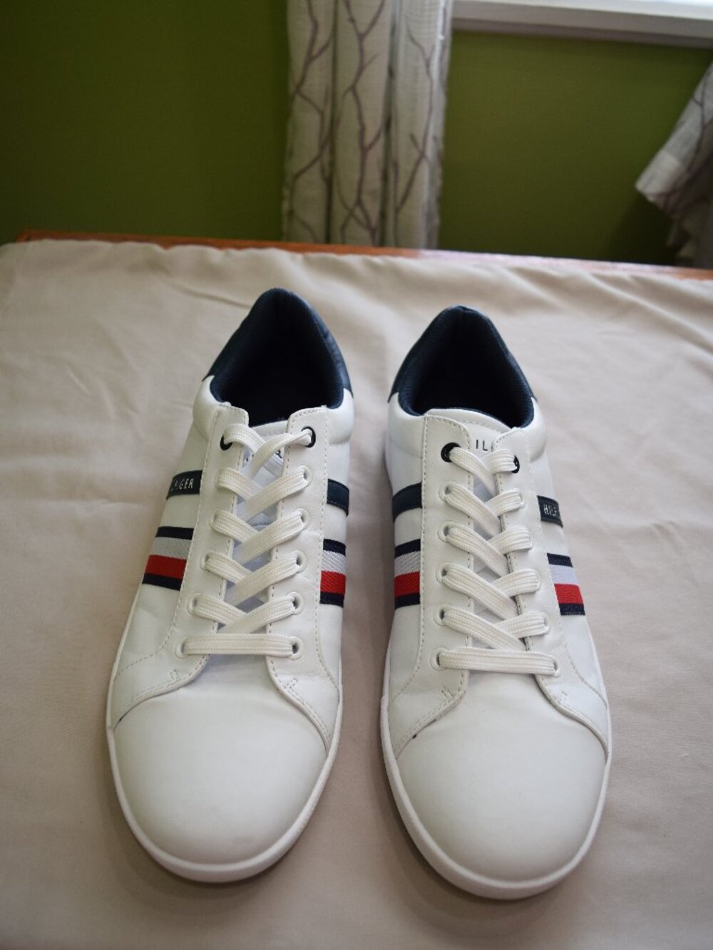 Tommy Hilfiger Stripes Leather Cupsole Sneakers Mens 10.5 EUC Casual White Shoes